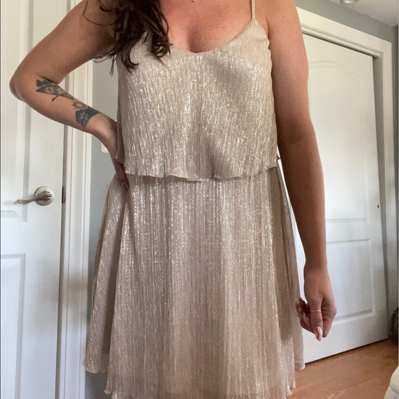 Guess Cocktail Champagne Gold Holiday Dress Size 4 - Picture 3 of 5